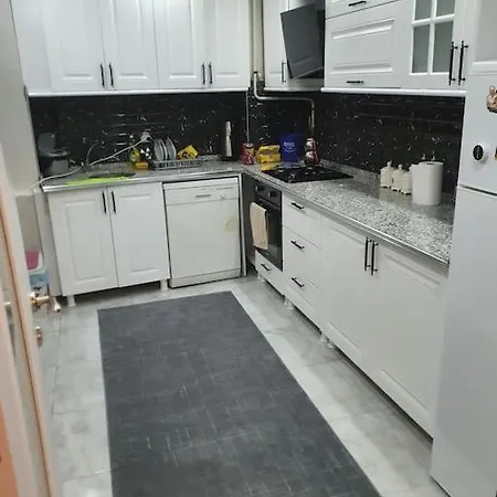 Muekemmel Konumda Aile Icin Lueks Apartment
